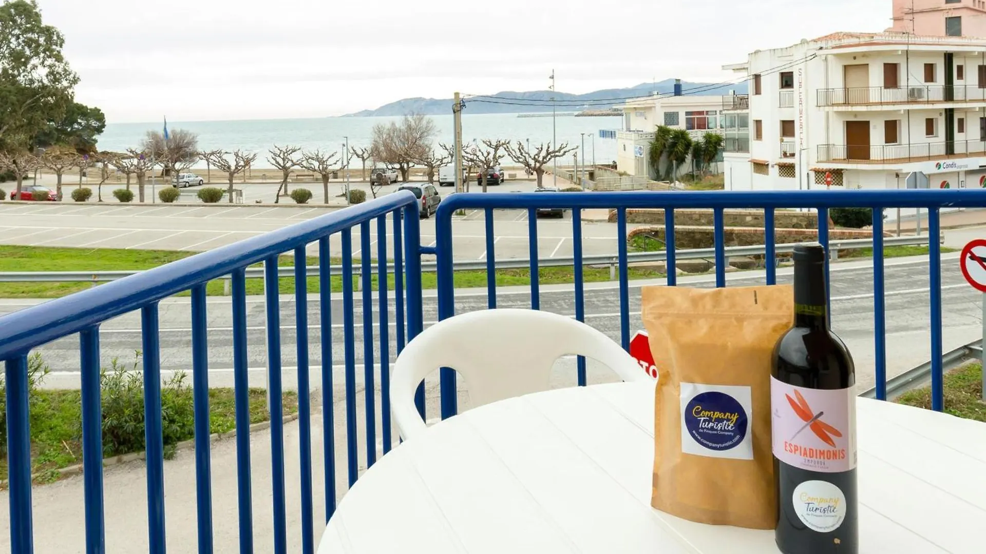 Girasol 1 º - Apartamento Luminoso Con Vistas A La Playa De Grifeu. - Es-228-28 Llanca